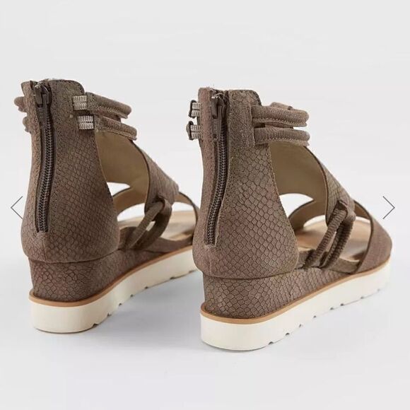 Diba True Women's Green Clover Cushioned Low Wedge Sandal in Taupe. Size 6. New! - Picture 2 of 16